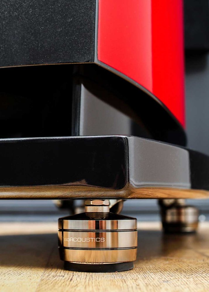 IsoAcoustics Gaia Titan Theis